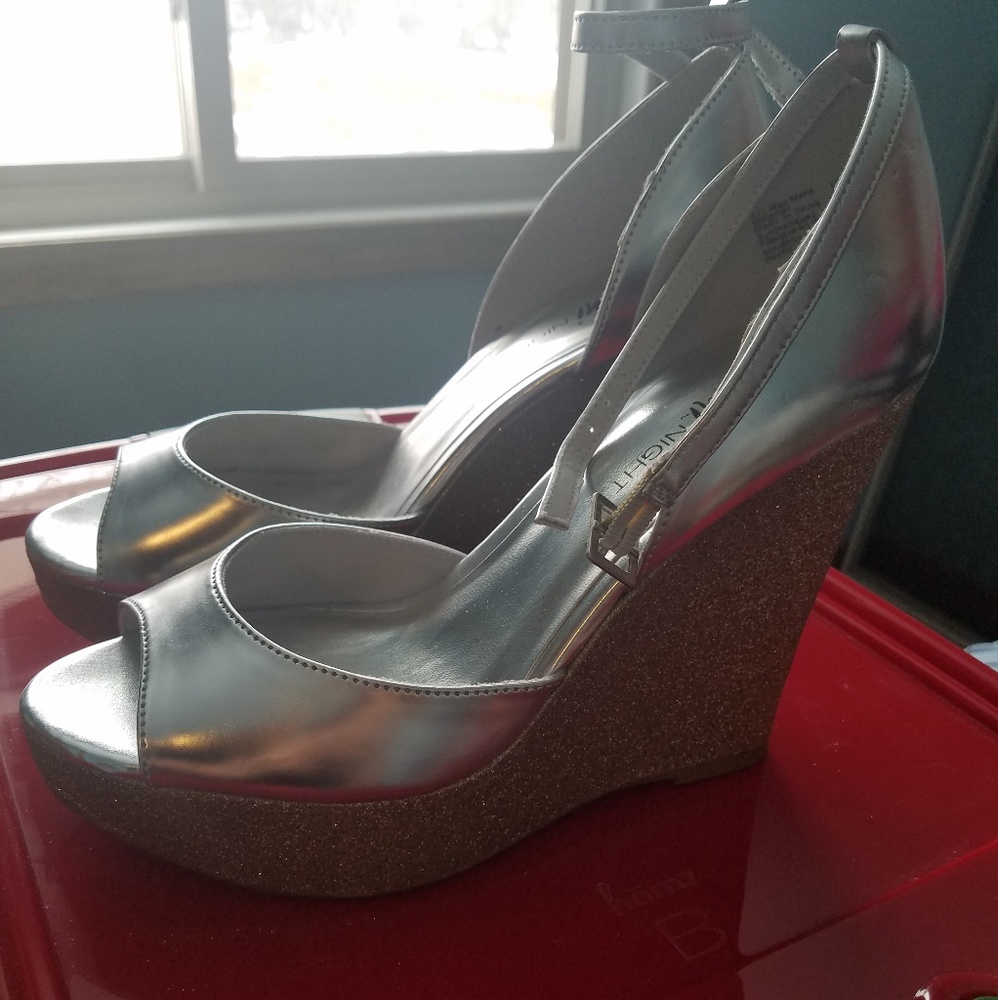 Silver wedge shoe